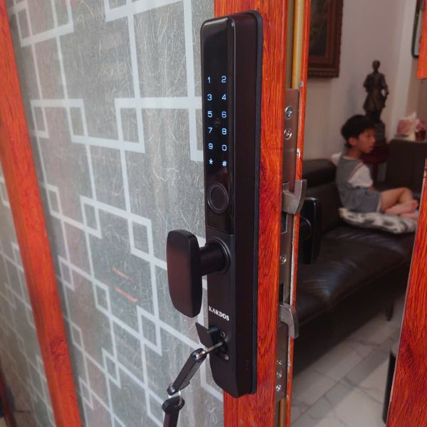 Khóa cửa lùa vân tay Kardos SmartLock A109 TN Đen - mặt sau
