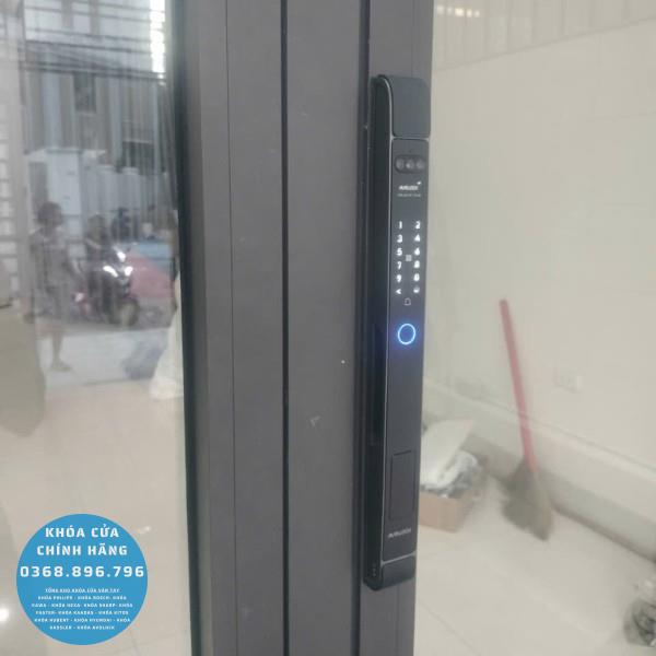 Khóa cửa nhôm Avolock AN 387 Face 3D  - lắp đặt thực tế