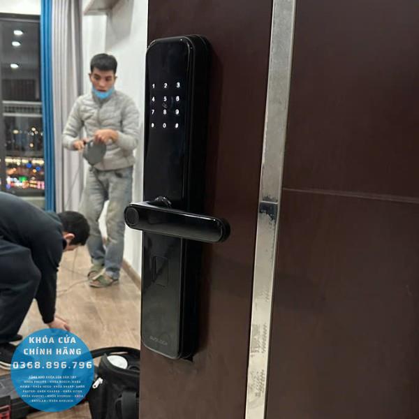 Khóa cửa vân tay Avolock AV65 R - lắp đặt thực tế