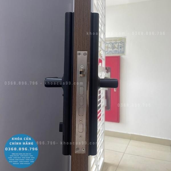 Khóa cửa vân tay Avolock AV67 app wifi - lắp đặt thực tế