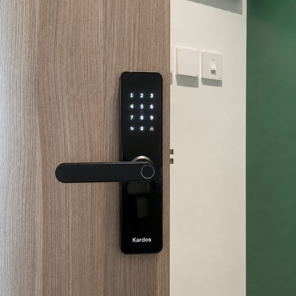 Khóa cửa vân tay Kardos SmartLock G13 Đen (Chỉ lắp cửa mới) - chi tiết