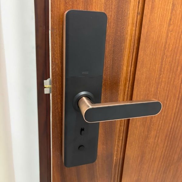 Khóa cửa vân tay Kardos SmartLock G13 Viền Đồng (Chỉ lắp cửa mới) - phụ kiện