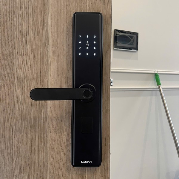 Khóa cửa vân tay Kardos SmartLock G63 Đen - chi tiết
