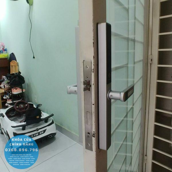 Khóa cửa vân tay cửa nhôm Hubert HBCN39 App Wifi - phụ kiện