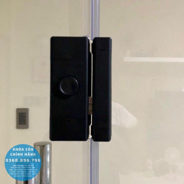 Khóa cửa kính vân tay Kassler KL569 app wifi, remote - lắp đặt thực tế