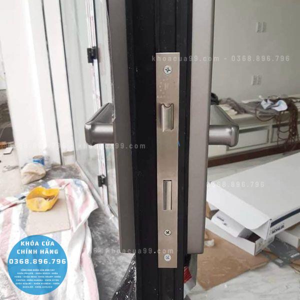 Khóa cửa nhôm vân tay Kassler KL599 Slide - lắp đặt thực tế