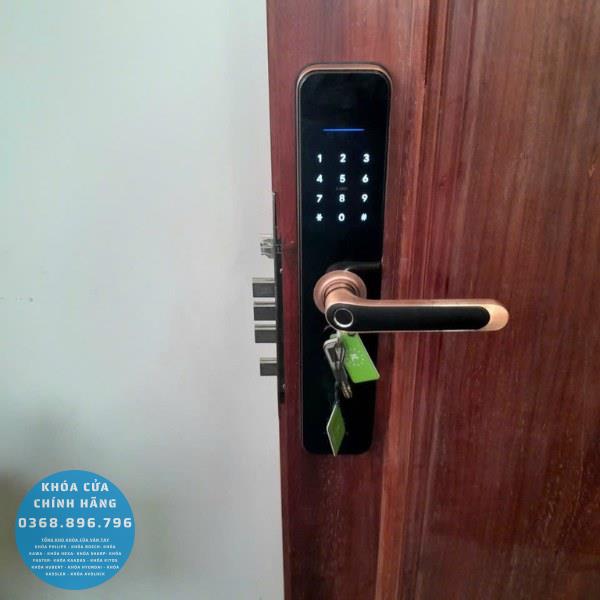 Khóa cửa vân tay Kassler KL696 Viền đồng đỏ - mặt sau