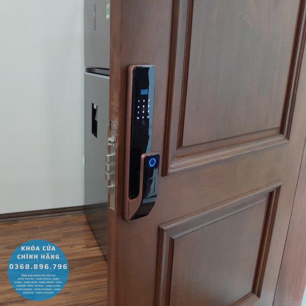 Khóa cửa vân tay Kassler KL828 bản thường - lắp đặt thực tế