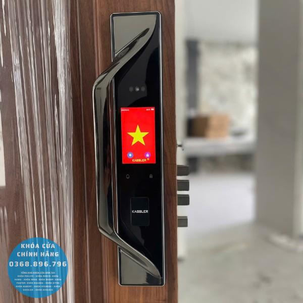 Khóa cửa Kassler KL-82T Face Id, lòng bàn tay - lắp đặt thực tế