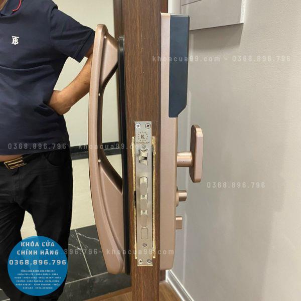 Khóa cửa vân tay Kassler KL 878C - lắp đặt thực tế