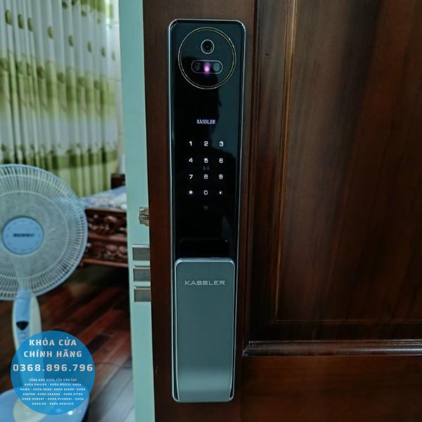 Khóa cửa vân tay Kassler KL889-CNC Face ID 3D - lắp đặt thực tế