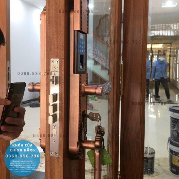 Khóa cửa vân tay tân cổ điển Kassler KL 979R - chi tiết