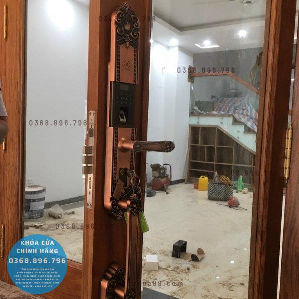 Khóa cửa vân tay tân cổ điển Kassler KL 979R - lắp đặt thực tế