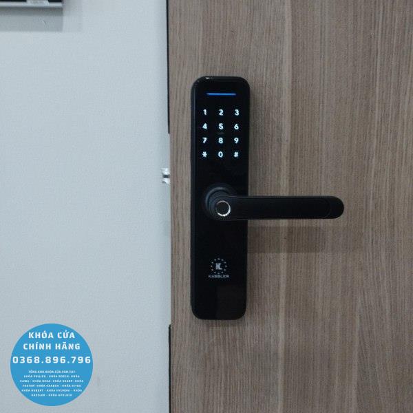 Khóa cửa vân tay Kassler KL668 Black App Wifi  - lắp đặt thực tế
