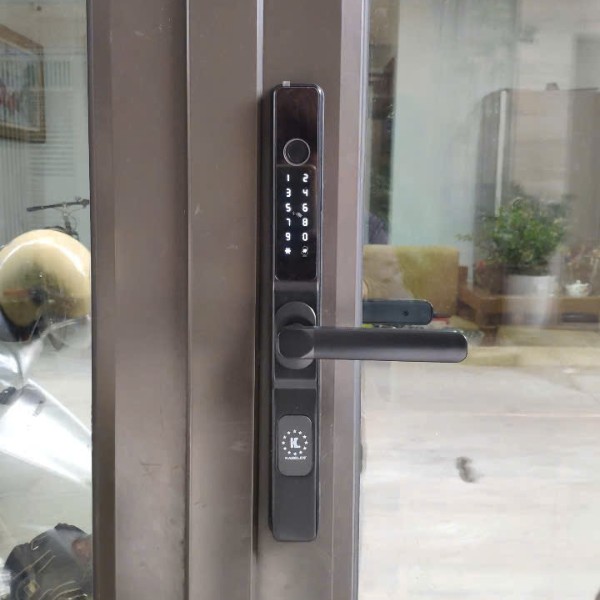 Khóa cửa nhôm Kassler KL 68 BL - lắp đặt thực tế