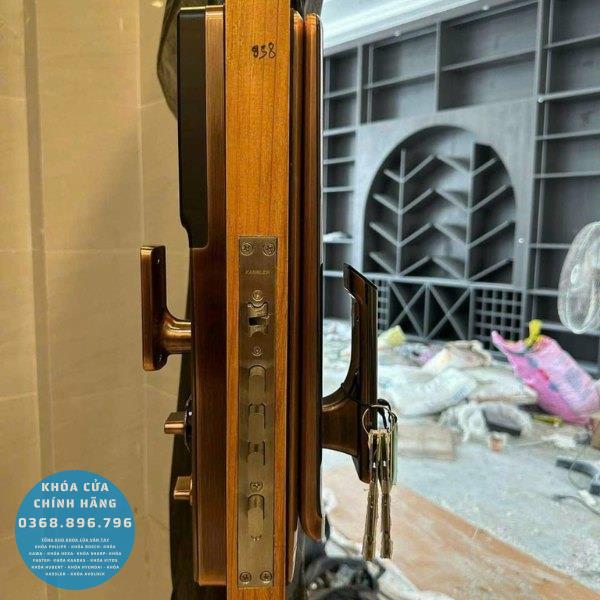Khóa cửa vân tay Kassler KL838 Face ID  - lắp đặt thực tế