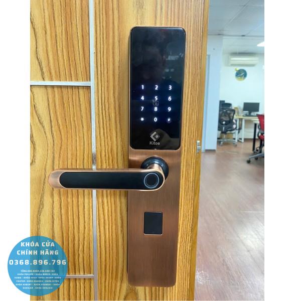 Khóa cửa vân tay Kitos KT E3 Pro Màu đồng - lắp đặt thực tế