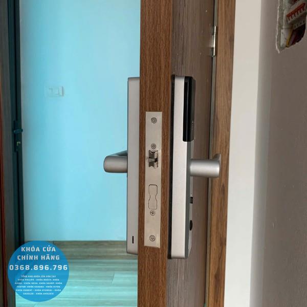 Khóa cửa vân tay Kawa K208 - lắp đặt thực tế