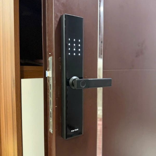 Khóa cửa vân tay Kardos SmartLock Q1 Đen - mặt sau