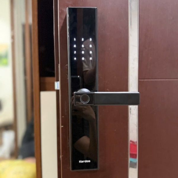 Khóa cửa vân tay Kardos SmartLock Q1 Đen - phụ kiện