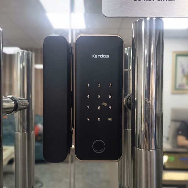 Khóa cửa vân tay Kardos SmartLock S6 - mặt sau