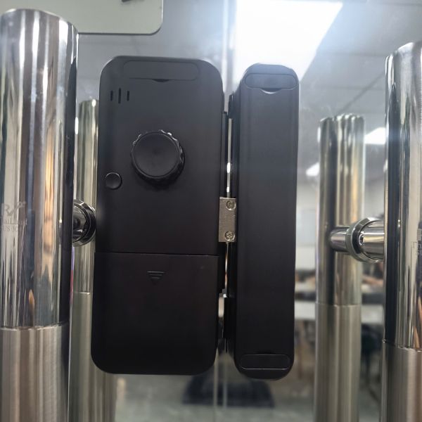 Khóa cửa vân tay Kardos SmartLock S6 - lắp đặt thực tế