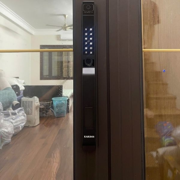 Khóa cửa vân tay Kardos SmartLock Z6 Pro Face ID 3D - mặt sau