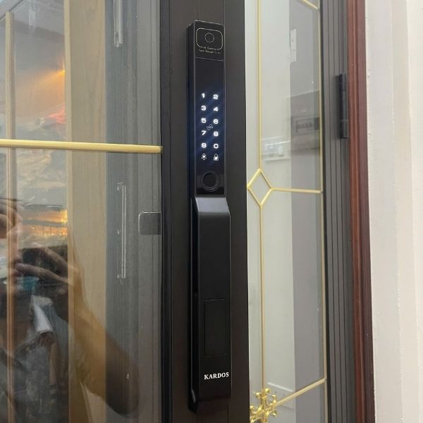 Khóa cửa vân tay Kardos SmartLock Z6 Pro Face ID 3D - chi tiết